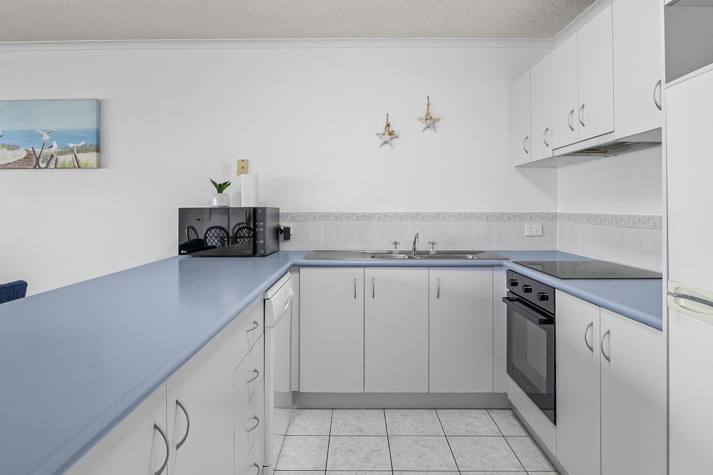 Surfcomber Unit 8 Kitchen