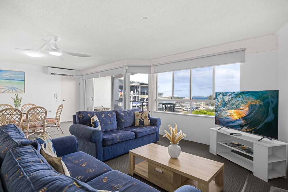 Surfcomber Unit 8 Lounge
