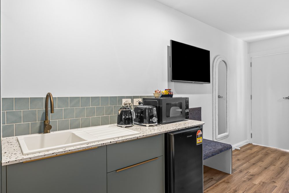 Palm Collection Queen Studio kitchenette